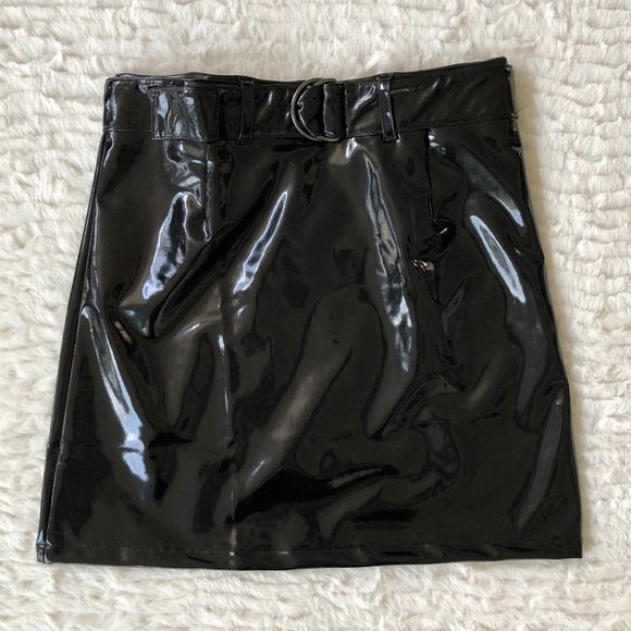 FINAL PRICE DROP CLEARANCE NWOT H&M Pleather Skirt Black XS - Picture 2 of 4